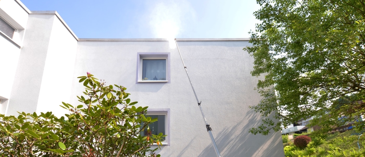 Gereinigte Putzfassade nach Behandlung mit SC-SystemCare® Fassadenreiniger